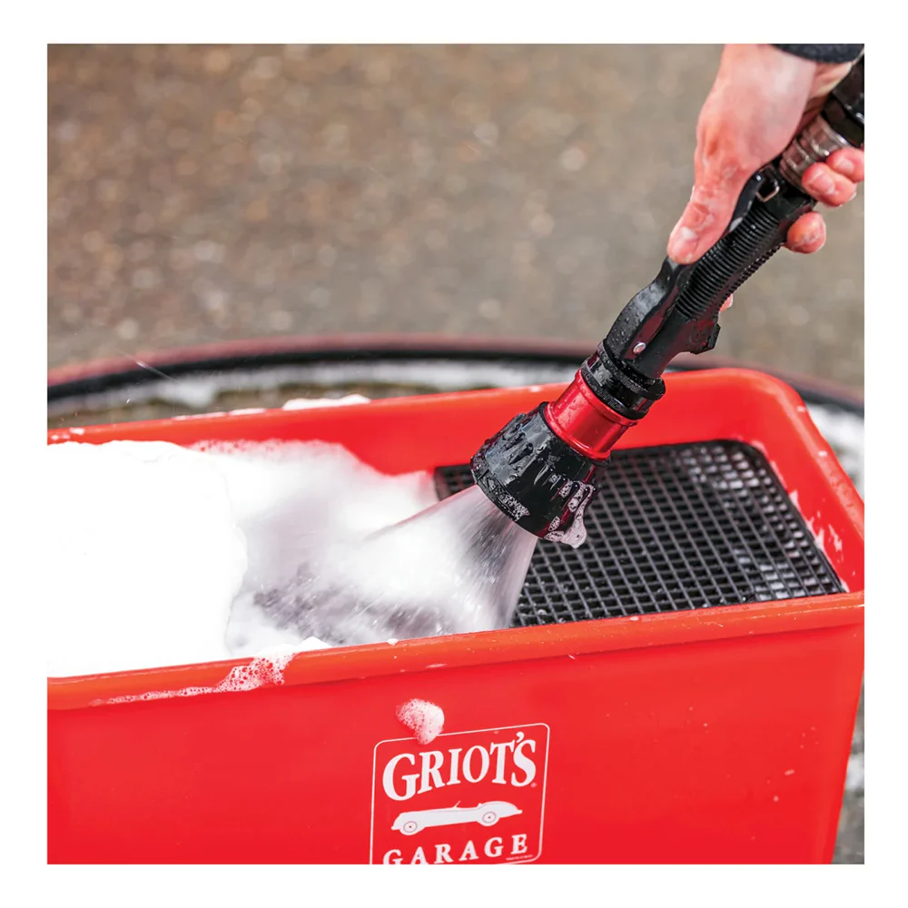 * Griot's Garage Ultimate Wash Bucket with Casters & Lid - Image 5